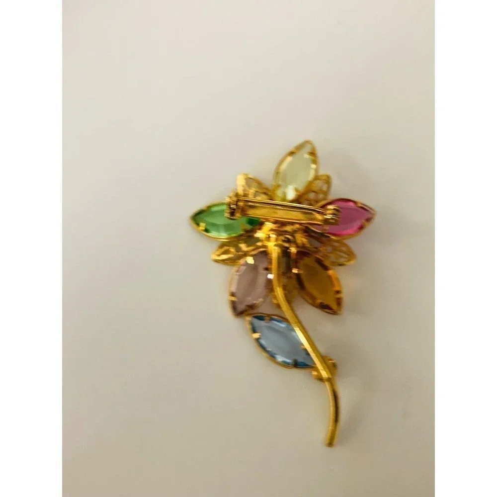 Flower gold-tone brooch with multicolor rhinestones